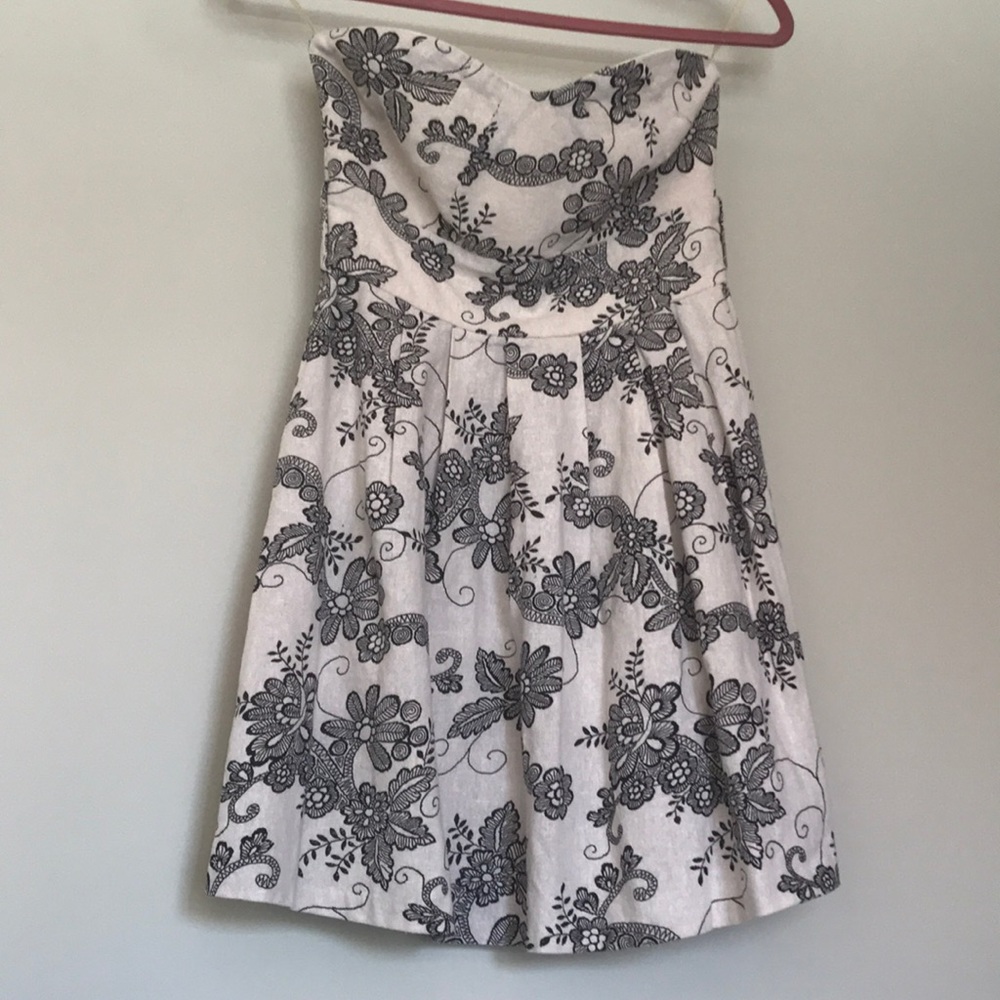 Sweet strapless dress